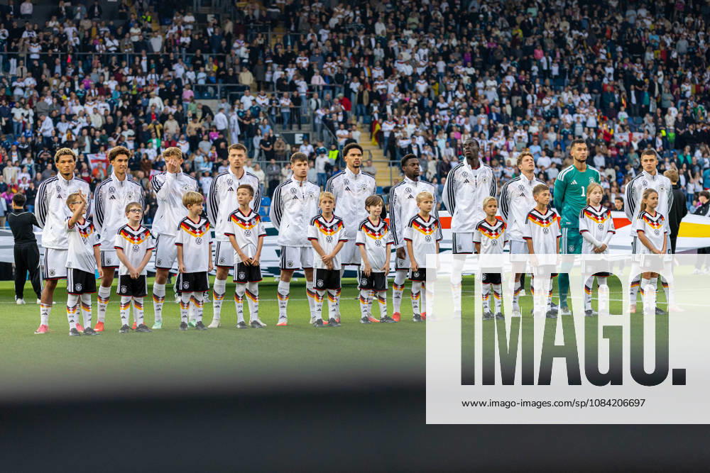 Die Spieler von Deutschland U21, U 21 waehrend der Nationalhymne GER, Deutschland (GER) vs. Georgien (GEO), Fussball, UEFA U21 EM-Qualifikation, Gruppe F, 13. Spieltag, Spielzeit 2026 2027, 06.10.2026 GER, Deutschland (GER) vs. Georgien (GEO), Fussball, UEFA U21 EM-Qualifikation, Gruppe F, 13. Spieltag, Spielzeit 2026 2027, 06.10.2026 Bielefeld