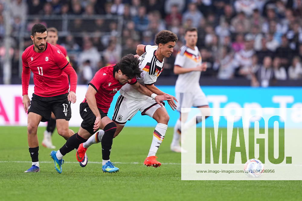 Herren, Fußball, Länderspiel, U21, U 21 EM-Qualifikation, Deutchland - Georgien, Saison 2026 2027, Schüco Arena: Halid Doltmourziev (GEO, 13) im Zweikampf gegen Noah Darvich (GER, 17) DFB regulations prohibit any use of photographs as image sequences and or quasi-video.