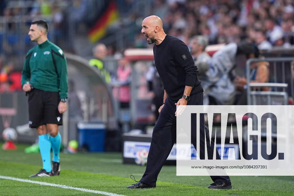 Herren, Fußball, Länderspiel, U21, U 21 EM-Qualifikation, Deutchland - Georgien, Saison 2026 2027, Schüco Arena: Antonio DI Salvo (Cheftrainer GER U21) gestikulierend DFB regulations prohibit any use of photographs as image sequences and or quasi-video.