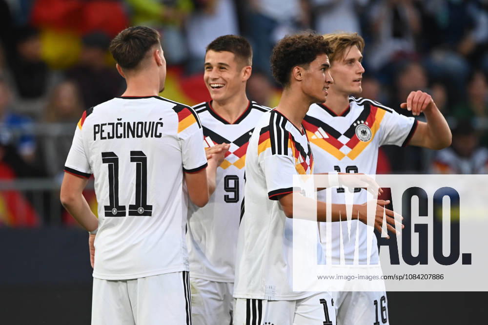 Noah DARVICH (GER) jubelt nach seinem Tor zum 1-0, Jubel, jubeln, Freude, cheers, mit Dzenan PEJCINOVIC (GER), Nicolo TRESOLDI (GER) und Aljoscha KEMLEIN (GER) Fussball Laenderspiel, U21, U 21 EM-Qualifikation, Deutschland - Georgien am 06.10.2026, Schueco-Arena Bielefeld, Â