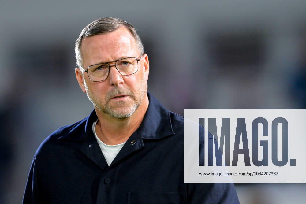 Trainer Sascha Hildmann (Cheftrainer, Regensburg) Einzelbild, Aktion, Action, 06.10.2026, Unterhaching (Deutschland), Fussball, BFV Verbandspokal, Viertelfinale, SpVgg Unterhaching - SSV Jahn Regensburg