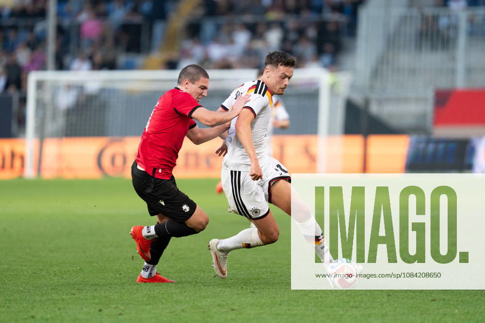 GER, Deutschland U21, U 21 vs Georgien U21 Zweikampf zwischen Dzenan Pejcinovic (Deutschland U21, 11) und Aleksandre Amisulashvili (Georgien U21, 5) Bielefeld SchücoArena Bielefeld Deutschland