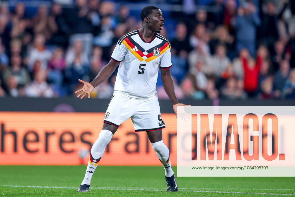 Fußball, U21, U 21 Länderspiel, Deutschland - Georgien, Qualifikation U21-EM 2027, Almstadion (Bielefeld): Joshua Quarshie (U21 GER 05) gestikulierend auf dem Spielfeld nach dem Aberkannten Tor DFB regulations prohibit any use of photographs as image sequences and or quasi-video. Nordrhein-Westfalen Deutschland