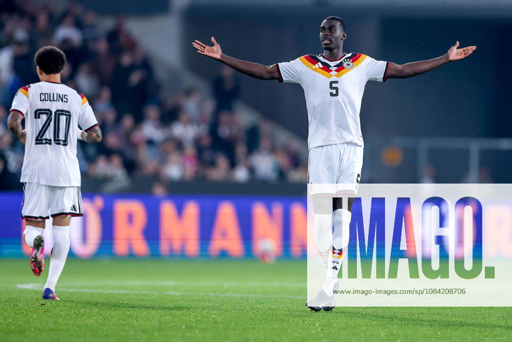 Fußball, U21, U 21 Länderspiel, Deutschland - Georgien, Qualifikation U21-EM 2027, Almstadion (Bielefeld): Joshua Quarshie (U21 GER 05) gestikulierend auf dem Spielfeld nach dem Aberkannten Tor DFB regulations prohibit any use of photographs as image sequences and or quasi-video. Nordrhein-Westfalen Deutschland