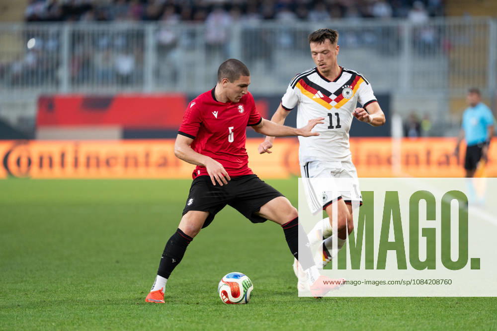 GER, Deutschland U21, U 21 vs Georgien U21 Zweikampf zwischen Dzenan Pejcinovic (Deutschland U21, 11) und Aleksandre Amisulashvili (Georgien U21, 5) Bielefeld SchücoArena Bielefeld Deutschland