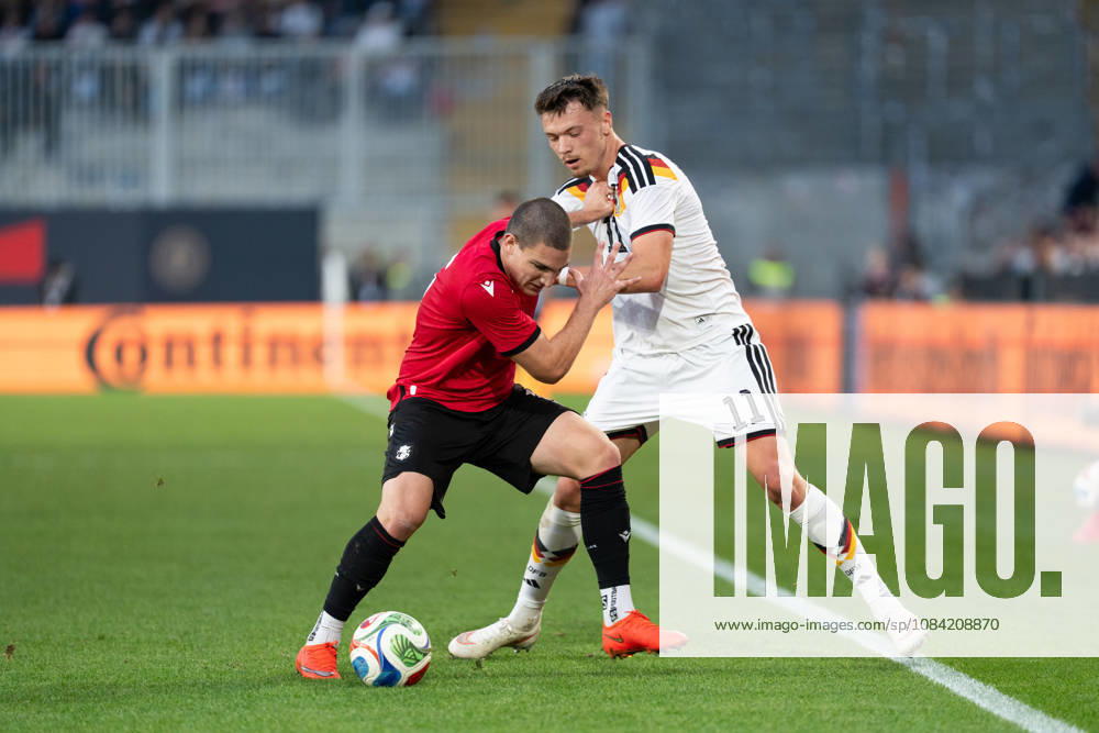 GER, Deutschland U21, U 21 vs Georgien U21 Zweikampf zwischen Dzenan Pejcinovic (Deutschland U21, 11) und Aleksandre Amisulashvili (Georgien U21, 5) Bielefeld SchücoArena Bielefeld Deutschland