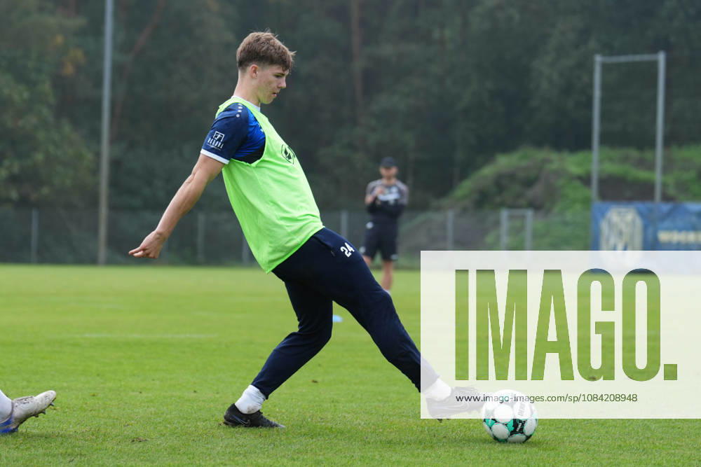 Deutschland: Fussball, Trainingseinheit, 3. Liga, Saison 2026-2027, NVB-Campus, SV Meppen, Dienstag, 06.10.2026, Vormittagstraining: Henrik Wittrock (SV Meppen, 24) passt den Ball