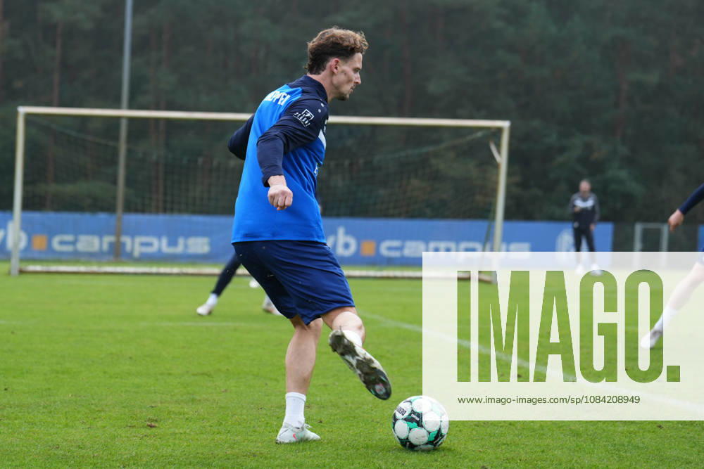 Deutschland: Fussball, Trainingseinheit, 3. Liga, Saison 2026-2027, NVB-Campus, SV Meppen, Dienstag, 06.10.2026, Vormittagstraining: Moritz Heyer (Gastspieler, SV Meppen) am Ball