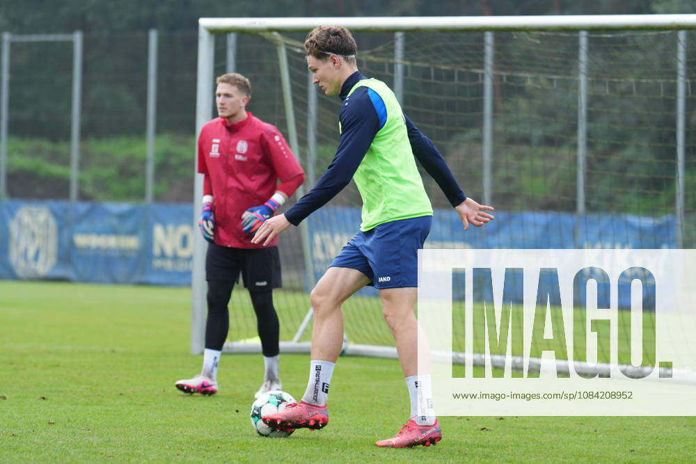 Deutschland: Fussball, Trainingseinheit, 3. Liga, Saison 2026-2027, NVB-Campus, SV Meppen, Dienstag, 06.10.2026, Vormittagstraining: Richard Meier (SV Meppen, 13) am Ball