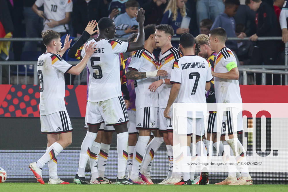 Dzenan Pejcinovic (Germany) celebrates his goal with teammates during the UEFA Under21 EURO Qualifier, EM, Europameisterschaft between Germany U21, U 21 and Georgia U21 at Almstadion on October 6, 2026 in Bielefeld, Germany. (Photo by Marco Steinbrenner DeFodi Images) -