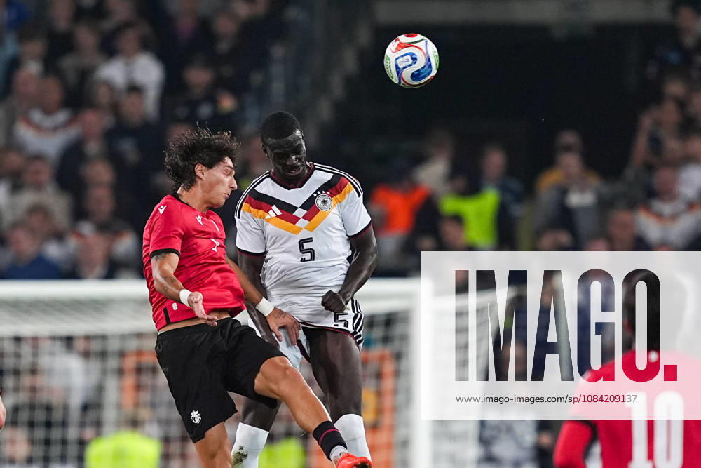Herren, Fußball, Länderspiel, U21, U 21 EM-Qualifikation, Deutchland - Georgien, Saison 2026 2027, Schüco Arena: Diego Deisadze (GEO, 9) im Zweikampf gegen Joshua Quarshie (GER, 5) DFB regulations prohibit any use of photographs as image sequences and or quasi-video.