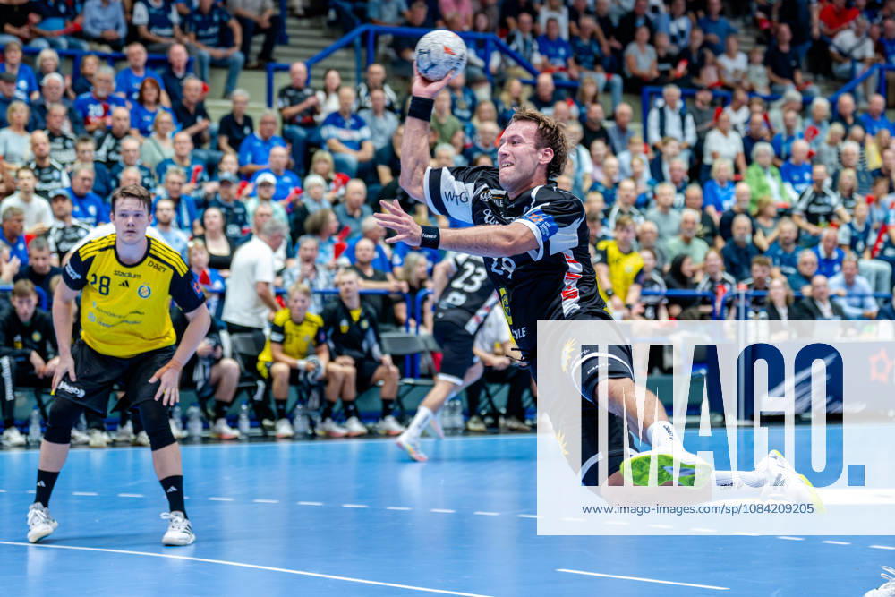 Solingen, 06.10.2026, Handball, Herren, EHF, European League, Gruppenphase, 2. Spieltag, 2026 2027, Bergischer HC - IK Sävehof Tom Bergner (Bergischer HC, 28) beim Torwurf