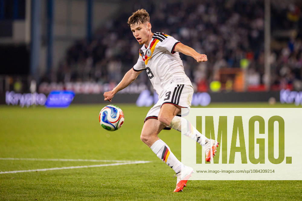 Lukas Ullrich (Deutschland U21, U 21 03) am Ball GER, Deutschland (GER) vs. Georgien (GEO), Fussball, UEFA U21 EM-Qualifikation, Gruppe F, 13. Spieltag, Spielzeit 2026 2027, 06.10.2026 GER, Deutschland (GER) vs. Georgien (GEO), Fussball, UEFA U21 EM-Qualifikation, Gruppe F, 13. Spieltag, Spielzeit 2026 2027, 06.10.2026 Bielefeld