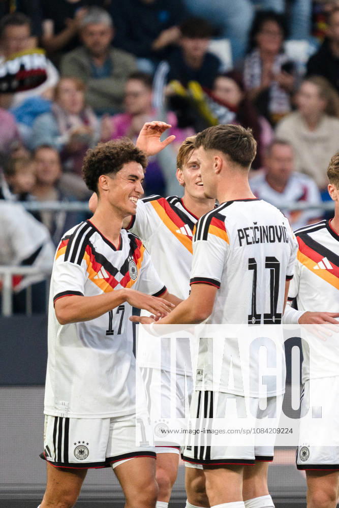 Deutschland: U21, U 21 EM-Qualifikation 2026 2027, Deutschland U21 vs. Georgien U21, Nationalmannschaft, DFB Länderspiel Dienstag 27.03.2026, Schüco Arena, Bielefeld Tor zum 1:0 durch Noah Darvich Jubel Freude Emotionen Torjubel Aljoscha Kemlein Dzenan Pejcinovic
