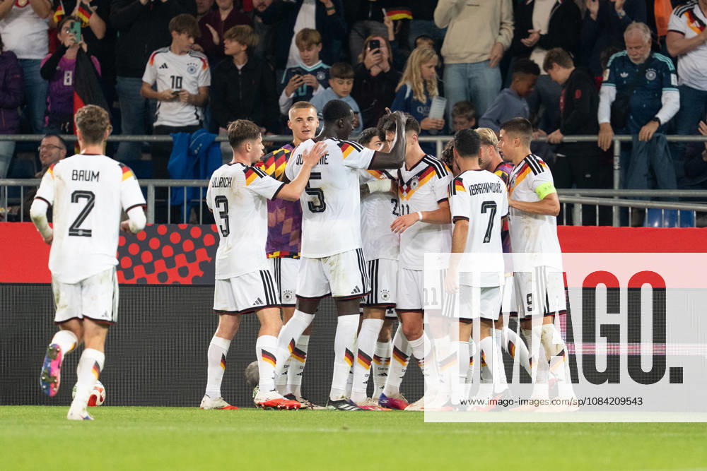 GER, Deutschland U21, U 21 vs Georgien U21 Torjubel Jubel ueber das Tor zum 2:0 durch Dzenan Pejcinovic (Deutschland U21, 11) Arijon Ibrahimovic (Deutschland U21, 7) Nicolo Tresoldi (Deutschland U21, 9) Leandro Morgalla (Deutschland U21, 6) Elias Baum (Deutschland U21, 2) d3 Joshua Quarshie (Deutschland U21, 5) Arijon Ibrahimovic (Deutschland U21, 7) Nicolo Tresoldi (Deutschland U21, 9) Bielefeld SchücoArena Bielefeld Deutschland
