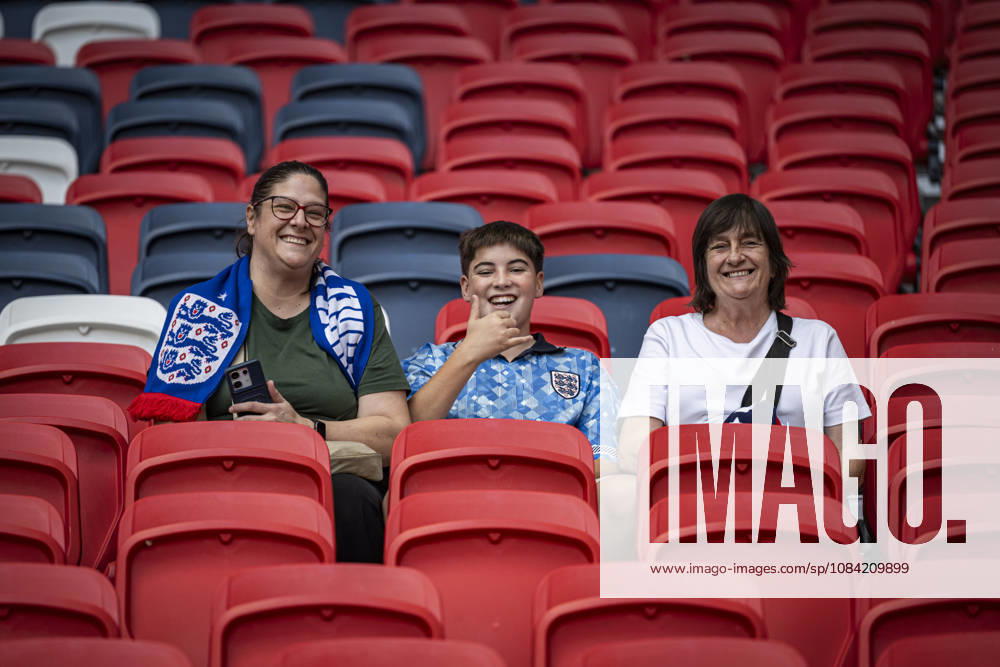 6th October 2026; Wembley Stadium, London, England; UEFA Nations League Football, England versus Czech Republic; England fans wait for the players to arrive GodfreyxPitt