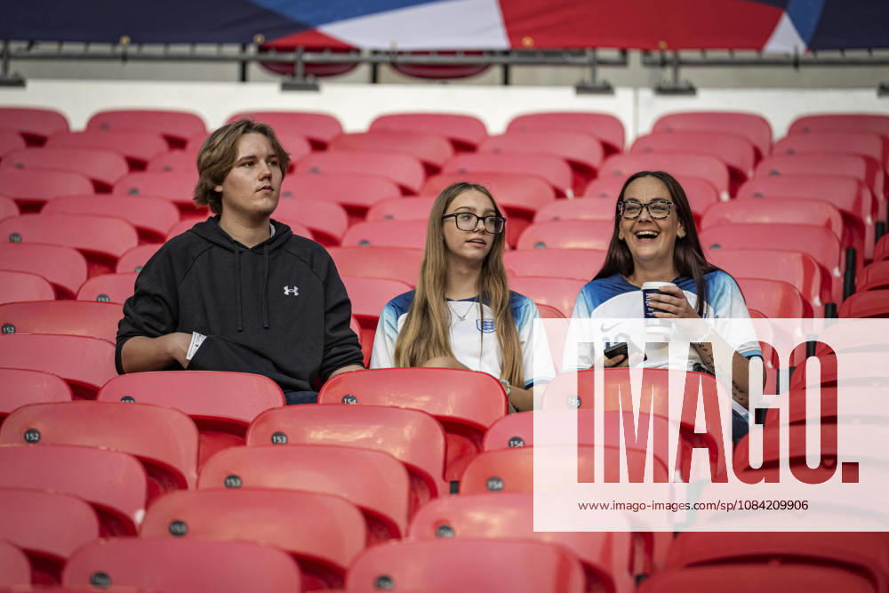 6th October 2026; Wembley Stadium, London, England; UEFA Nations League Football, England versus Czech Republic; England fans wait for the players to arrive GodfreyxPitt