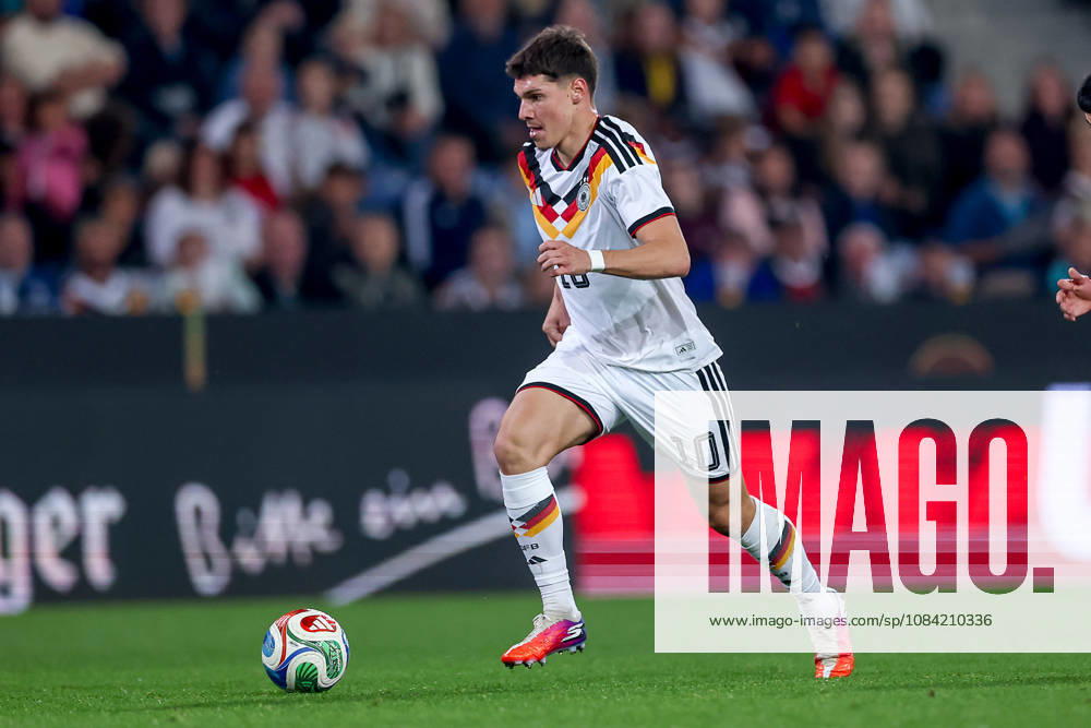 Fußball, U21, U 21 Länderspiel, Deutschland - Georgien, Qualifikation U21-EM 2027, Almstadion (Bielefeld): Mert Kömür (U21 GER 10) DFB regulations prohibit any use of photographs as image sequences and or quasi-video. Nordrhein-Westfalen Deutschland