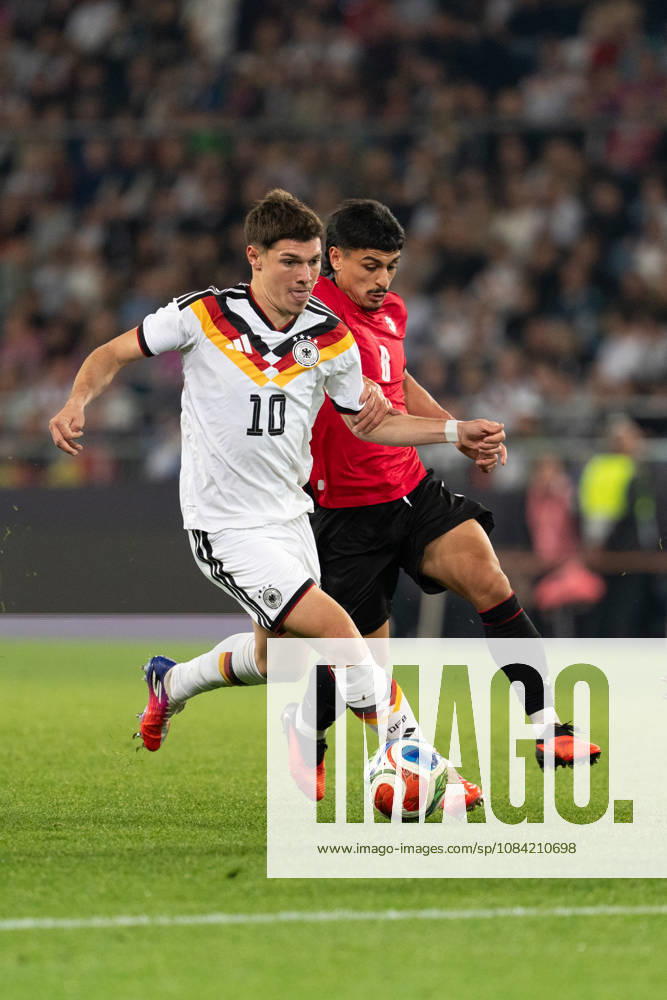 GER, Deutschland U21, U 21 vs Georgien U21 Mert Kömür (Deutschland U21, 10) Einzelaktion; Ganzkörper Ganzkoerper ; Ball am Fuss; Bielefeld SchücoArena Bielefeld Deutschland