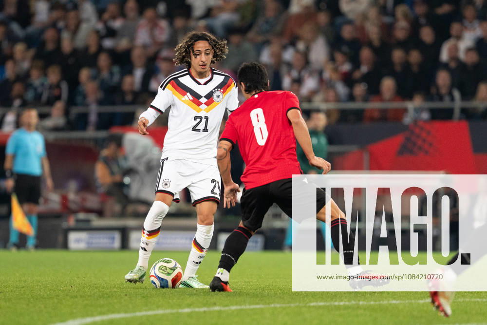 GER, Deutschland U21, U 21 vs Georgien U21 Wael Mohya (Deutschland U21, 21) Einzelaktion; Ganzkörper Ganzkoerper ; Ball am Fuss; Bielefeld SchücoArena Bielefeld Deutschland