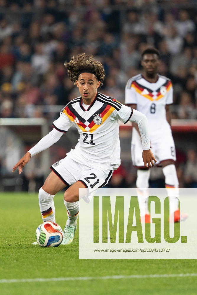 GER, Deutschland U21, U 21 vs Georgien U21 Wael Mohya (Deutschland U21, 21) Einzelaktion; Ganzkörper Ganzkoerper ; Ball am Fuss; Bielefeld SchücoArena Bielefeld Deutschland