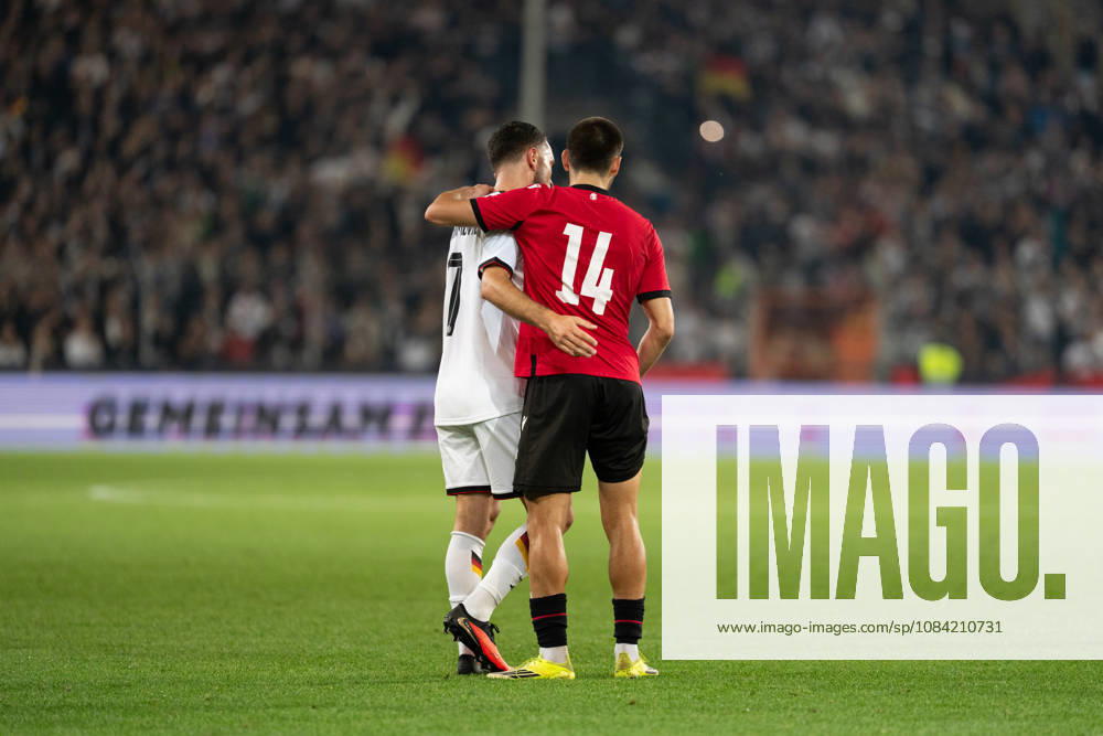 GER, Deutschland U21, U 21 vs Georgien U21 Arijon Ibrahimovic (Deutschland U21, 7) und Aleko Basiladze (Georgien U21, 14) nehmen sich im Arm Bielefeld SchücoArena Bielefeld Deutschland