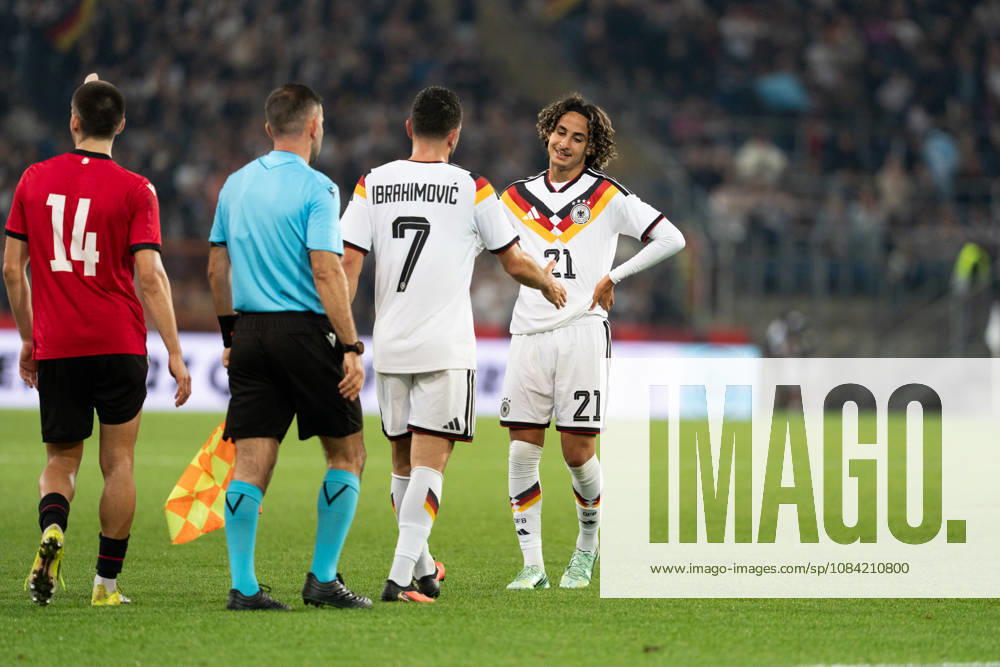 GER, Deutschland U21, U 21 vs Georgien U21 Arijon Ibrahimovic (Deutschland U21, 7) und Wael Mohya (Deutschland U21, 21) geben sich die Hand Bielefeld SchücoArena Bielefeld Deutschland