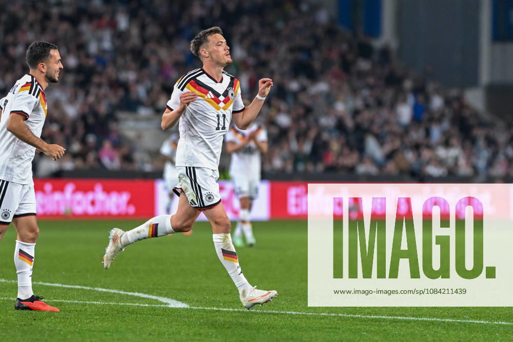 U21, U 21 Laenderspiel - 26 27 - Deutschland - Georgien am 06.10.2026 in der SchücoArena in Bielefeld Jubel, Torjubel, Torschuetze, Torschütze Dzenan Pejcinovic (Deustchland) jubelt nach seinem Tor zum 2:0.