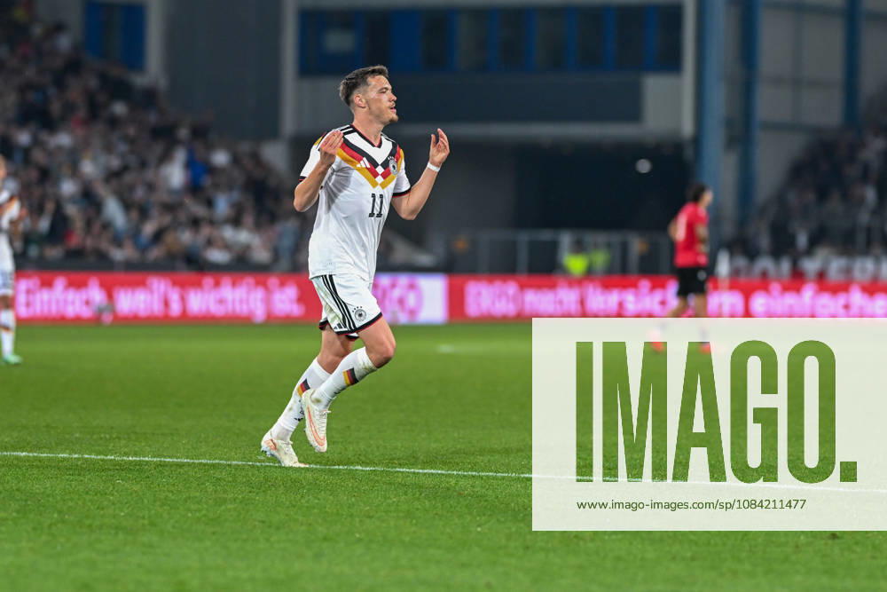 U21, U 21 Laenderspiel - 26 27 - Deutschland - Georgien am 06.10.2026 in der SchücoArena in Bielefeld Jubel, Torjubel, Torschuetze, Torschütze Dzenan Pejcinovic (Deustchland) jubelt nach seinem Tor zum 2:0.