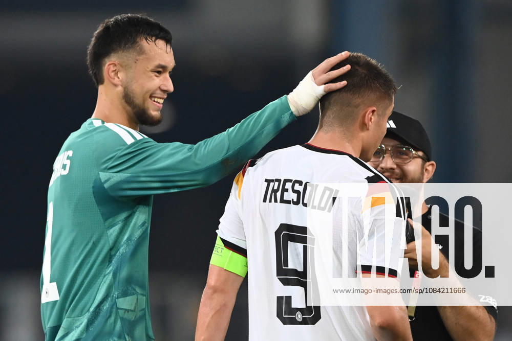 Schlussjubel, Jubel, jubeln, Freude, cheers, Torwart Mio BACKHAUS (GER) und Nicolo TRESOLDI (GER) Fussball Laenderspiel, U21, U 21 EM-Qualifikation, Deutschland - Georgien 2-0 am 06.10.2026, Schueco-Arena Bielefeld, Â