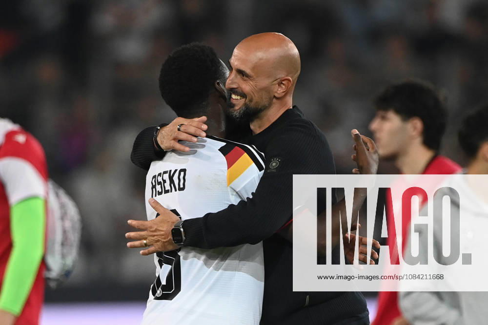 Schlussjubel, Jubel, jubeln, Freude, cheers, Bundestrainer Antonio DI SALVO (GER) und Noel ASEKO (GER) ,Jubel, jubeln, Freude, cheers, Fussball Laenderspiel, U21, U 21 EM-Qualifikation, Deutschland - Georgien 2-0 am 06.10.2026, Schueco-Arena Bielefeld, Â