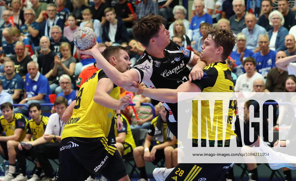 V.l. Birgir Steinn Jonsson (IK Saevehof 08), Soeren Steinhaus (Bergischer HC 53), Janne Delkvist (IK Saevehof 28) GER, Bergischer HC06 vs. IK Saevehof, Handball, EHF Europa League 2026 27, 2. Spieltag, Spielzeit 2026 2027, 06.10.2026 GER, Bergischer HC06 vs. IK Saevehof, Handball, EHF Europa League 2026 27, 2. Spieltag, Spielzeit 2026 2027, 06.10.2026 Solingen-Mitte