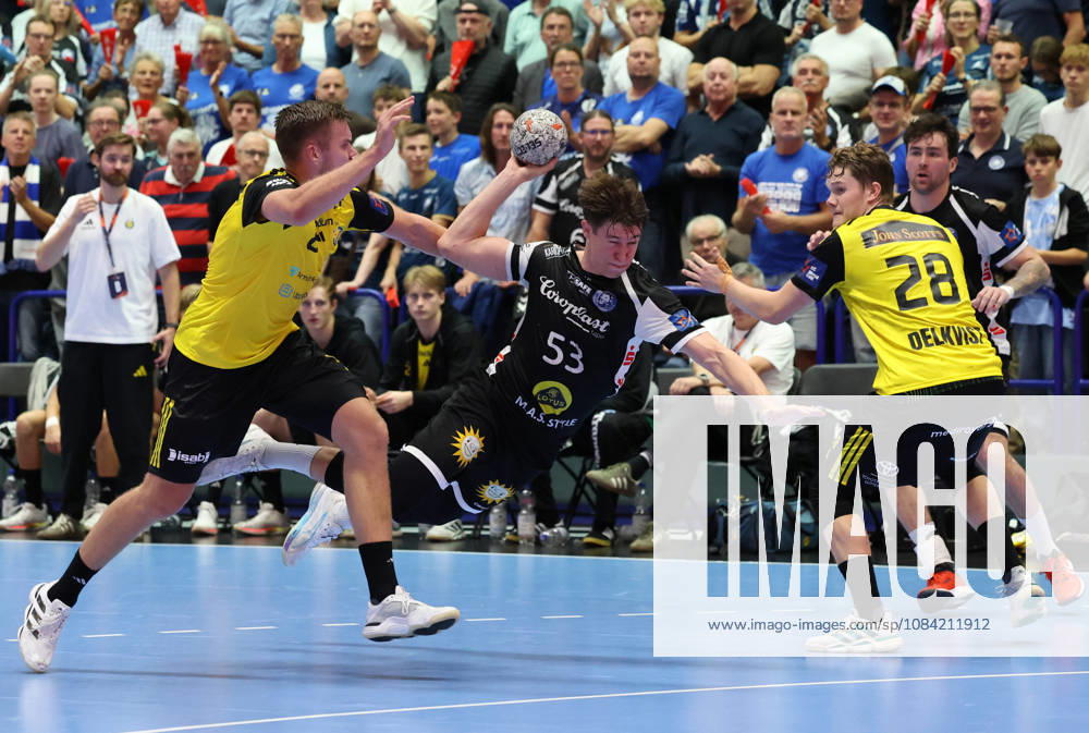 V.l. Birgir Steinn Jonsson (IK Saevehof 08), Soeren Steinhaus (Bergischer HC 53), Janne Delkvist (IK Saevehof 28) GER, Bergischer HC06 vs. IK Saevehof, Handball, EHF Europa League 2026 27, 2. Spieltag, Spielzeit 2026 2027, 06.10.2026 GER, Bergischer HC06 vs. IK Saevehof, Handball, EHF Europa League 2026 27, 2. Spieltag, Spielzeit 2026 2027, 06.10.2026 Solingen-Mitte