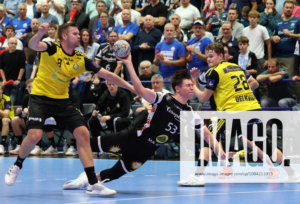 V.l. Birgir Steinn Jonsson (IK Saevehof 08), Soeren Steinhaus (Bergischer HC 53), Janne Delkvist (IK Saevehof 28) GER, Bergischer HC06 vs. IK Saevehof, Handball, EHF Europa League 2026 27, 2. Spieltag, Spielzeit 2026 2027, 06.10.2026 GER, Bergischer HC06 vs. IK Saevehof, Handball, EHF Europa League 2026 27, 2. Spieltag, Spielzeit 2026 2027, 06.10.2026 Solingen-Mitte