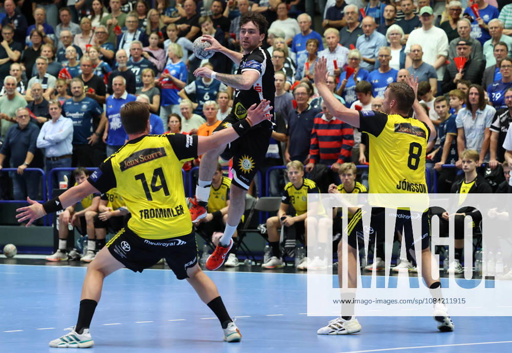 V.l. Tobias Trommler (IK Saevehof 14), Tim Hilding (Bergischer HC 17), Birgir Steinn Jonsson (IK Saevehof 08) GER, Bergischer HC06 vs. IK Saevehof, Handball, EHF Europa League 2026 27, 2. Spieltag, Spielzeit 2026 2027, 06.10.2026 GER, Bergischer HC06 vs. IK Saevehof, Handball, EHF Europa League 2026 27, 2. Spieltag, Spielzeit 2026 2027, 06.10.2026 Solingen-Mitte