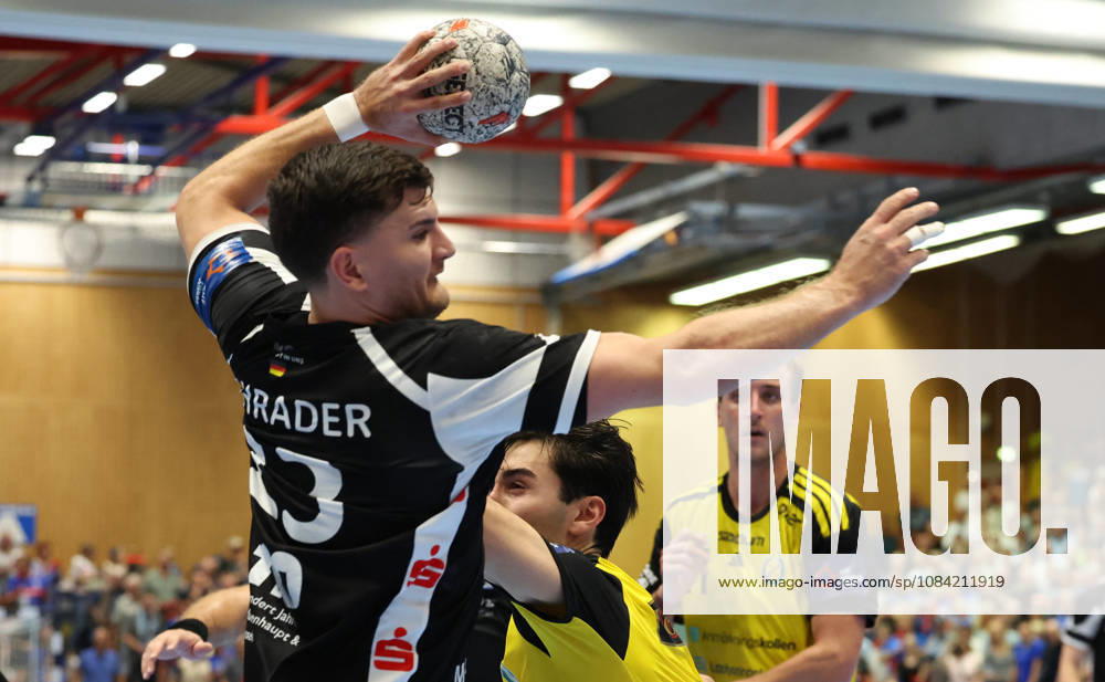 V.l. Janik Schrader (Bergischer HC 23), Sebastian Durlanu (IK Saevehof 15), David Sandberg (IK Saevehof 21) GER, Bergischer HC06 vs. IK Saevehof, Handball, EHF Europa League 2026 27, 2. Spieltag, Spielzeit 2026 2027, 06.10.2026 GER, Bergischer HC06 vs. IK Saevehof, Handball, EHF Europa League 2026 27, 2. Spieltag, Spielzeit 2026 2027, 06.10.2026 Solingen-Mitte