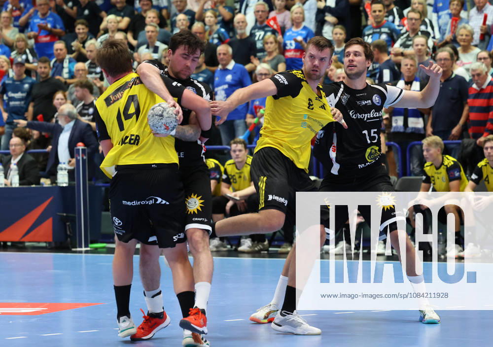 V.l. Tobias Trommler (IK Saevehof 14),Tim Hilding (Bergischer HC 17) , Birgir Steinn Jonsson (IK Saevehof 08), Lars Kooij (Bergischer HC 15) GER, Bergischer HC06 vs. IK Saevehof, Handball, EHF Europa League 2026 27, 2. Spieltag, Spielzeit 2026 2027, 06.10.2026 GER, Bergischer HC06 vs. IK Saevehof, Handball, EHF Europa League 2026 27, 2. Spieltag, Spielzeit 2026 2027, 06.10.2026 Solingen-Mitte