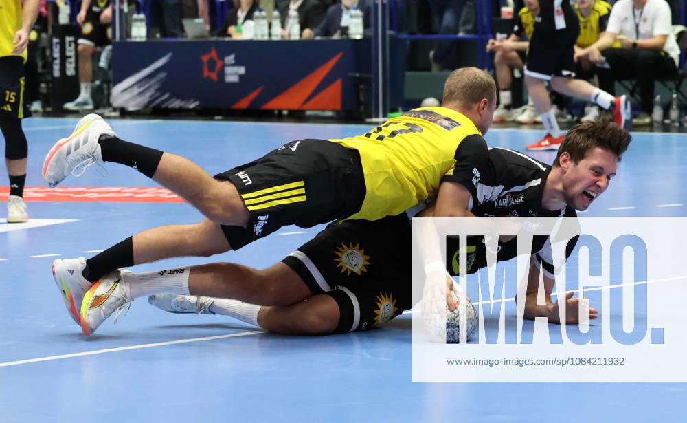 V.l. Sebastian Spante (IK Saevehof 17), Lars Kooij (Bergischer HC 15) GER, Bergischer HC06 vs. IK Saevehof, Handball, EHF Europa League 2026 27, 2. Spieltag, Spielzeit 2026 2027, 06.10.2026 GER, Bergischer HC06 vs. IK Saevehof, Handball, EHF Europa League 2026 27, 2. Spieltag, Spielzeit 2026 2027, 06.10.2026 Solingen-Mitte