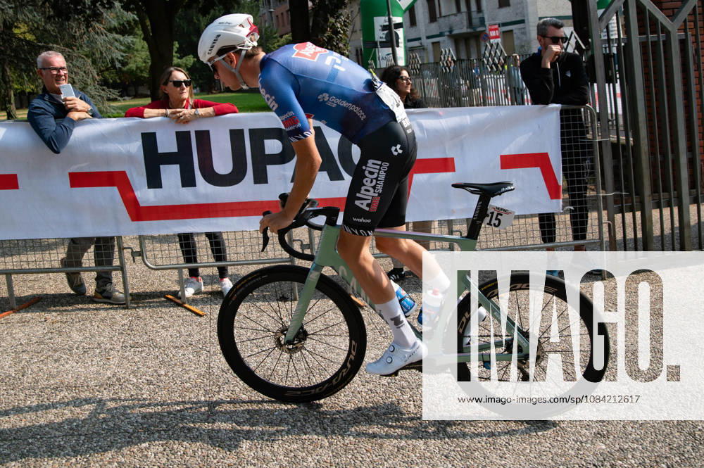 IPA89374875 - REMIJN Senna, ALPECIN-PREMIER TECH, at the start of the 2026 Tre Valli Varesine in Busto Arsizio, Italy, on October 6, 2026