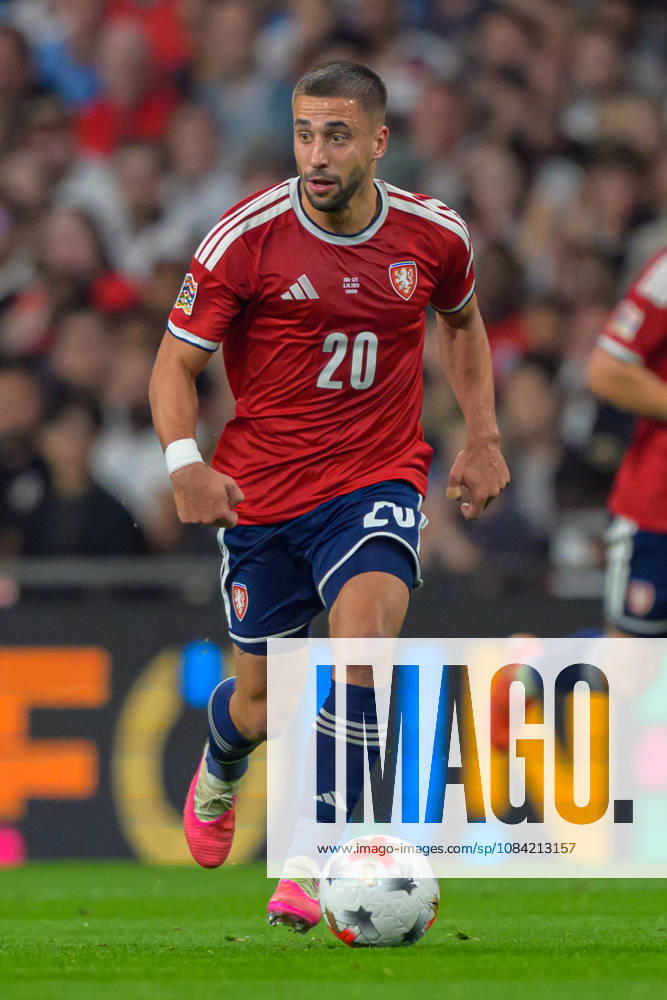 LONDON, ENGLAND OCTOBER 06 - Ond?ej Lingr of Czechia on the ball during the UEFA Nations League game between England and Czechia at Wembley Stadium on October 06, 2026 in London, England. (Photo by Keeran Marquis Sports Press Photo)