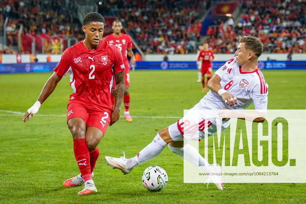 Fussball UEFA Nations League 2026 - 2027, 4. Spieltag - Schweiz vs Nordmazedonien - Thermoplan Arena (Luzern): Sascha Britschgi (Schweiz, 2) Ezgjan Alioski (Nordmazedonien, 8)