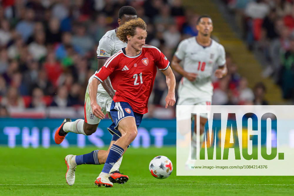 LONDON, ENGLAND OCTOBER 06 - Alex Král of Czechia on the ball during the UEFA Nations League game between England and Czechia at Wembley Stadium on October 06, 2026 in London, England. (Photo by Keeran Marquis Sports Press Photo)