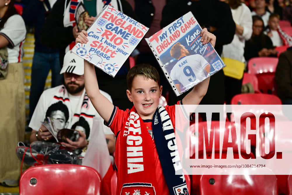 England v Czechia, UEFA Nations League A young England fan holds a banner for the team during the UEFA Nations League match between England and Czechia at Wembley Stadium, London, UK on 6 October 2026. London Wembley Stadium Greater London UK Editorial use only ,