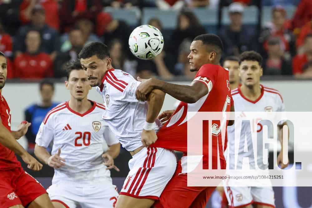 Elmin Rastoder (Nordmazedonien, 11) und Manuel Akanji (Schweiz, 05) im Zweikampf , Schweiz, UEFA , Nations League, Matchday 4, Schweiz vs. Nordmazedonien, 06.10.2026, Luzern Swissporarena Schweiz