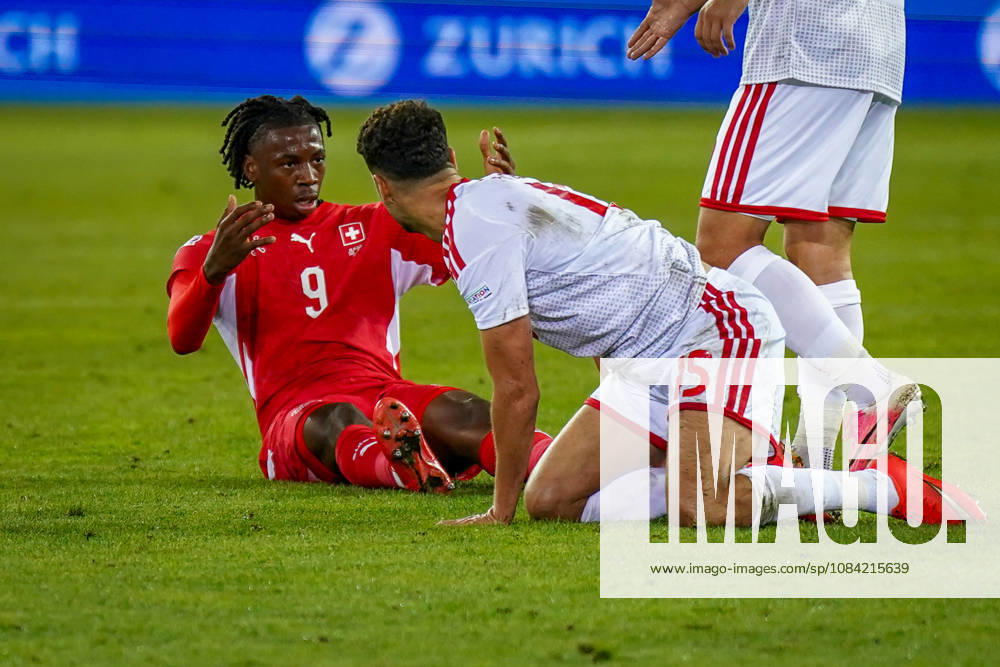 Fussball UEFA Nations League 2026 - 2027, 4. Spieltag - Schweiz vs Nordmazedonien - Thermoplan Arena (Luzern): Johan Manzambi (Schweiz, 9) am Boden nach Foul - Geste, Gestik, Mimik, Gesichtsausdruck, Emotion