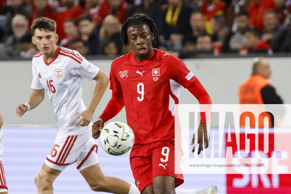 Johan Manzambi (Schweiz, 09) am Ball , Schweiz, UEFA , Nations League, Matchday 4, Schweiz vs. Nordmazedonien, 06.10.2026, Luzern Swissporarena Schweiz