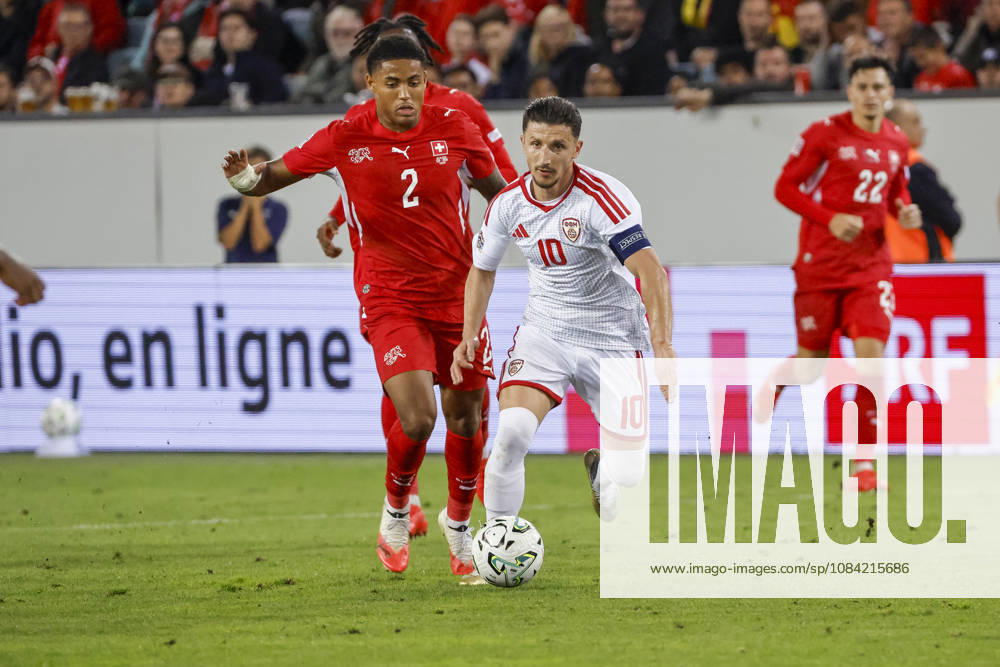 Sascha Britschgi (Schweiz, 2) und Enis Bardhi (Nordmazedonien, 10) im Laufduell , Schweiz, UEFA , Nations League, Matchday 4, Schweiz vs. Nordmazedonien, 06.10.2026, Luzern Swissporarena Schweiz
