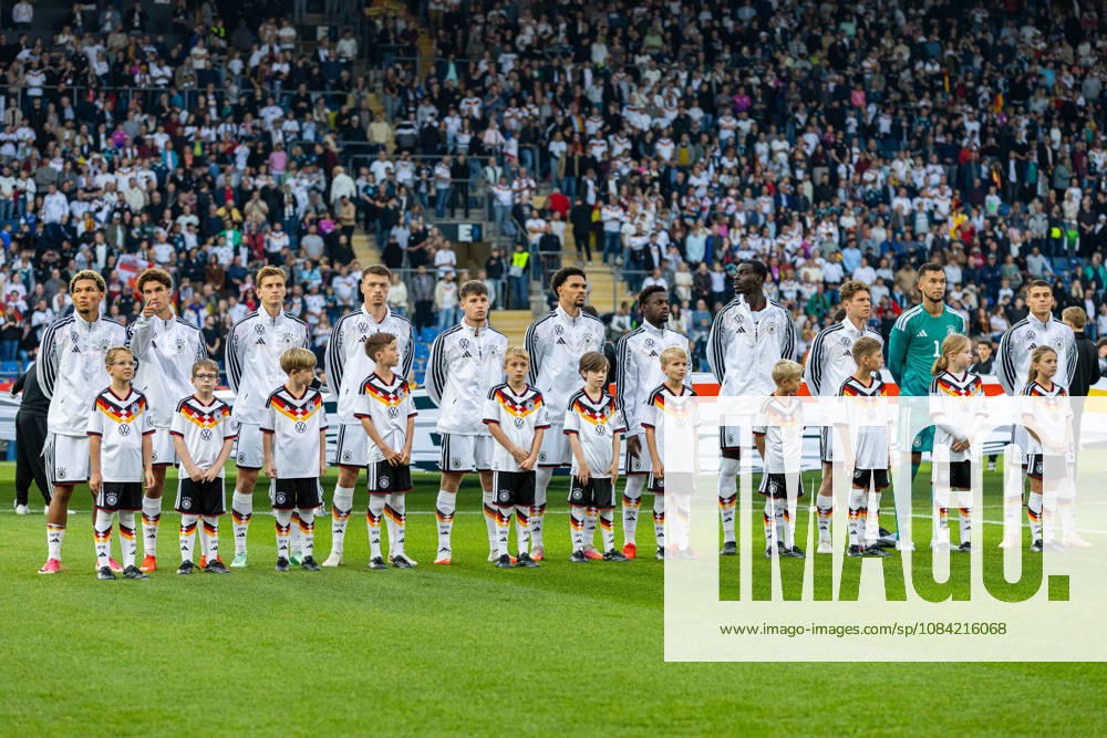 Die Spieler von Deutschland U21, U 21 waehrend der Nationalhymne GER, Deutschland (GER) vs. Georgien (GEO), Fussball, UEFA U21 EM-Qualifikation, Gruppe F, 13. Spieltag, Spielzeit 2026 2027, 06.10.2026 GER, Deutschland (GER) vs. Georgien (GEO), Fussball, UEFA U21 EM-Qualifikation, Gruppe F, 13. Spieltag, Spielzeit 2026 2027, 06.10.2026 Bielefeld