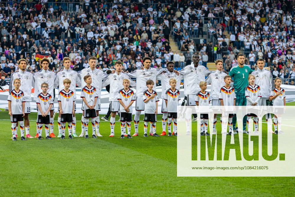 Die Spieler von Deutschland U21, U 21 waehrend der Nationalhymne GER, Deutschland (GER) vs. Georgien (GEO), Fussball, UEFA U21 EM-Qualifikation, Gruppe F, 13. Spieltag, Spielzeit 2026 2027, 06.10.2026 GER, Deutschland (GER) vs. Georgien (GEO), Fussball, UEFA U21 EM-Qualifikation, Gruppe F, 13. Spieltag, Spielzeit 2026 2027, 06.10.2026 Bielefeld