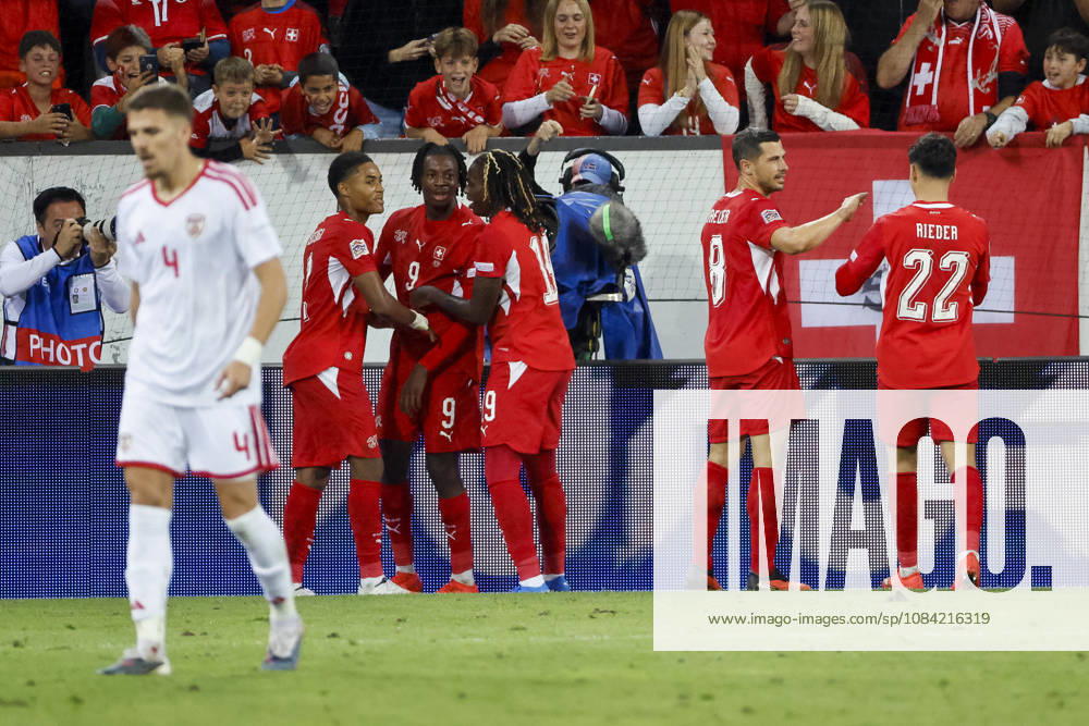 Torjubel Schweiz beim 2:0 durch Johan Manzambi (Schweiz, 09), Freude, Begeisterung, positive Emotionen, Torerfolg , Schweiz, UEFA , Nations League, Matchday 4, Schweiz vs. Nordmazedonien, 06.10.2026, Luzern Swissporarena Schweiz